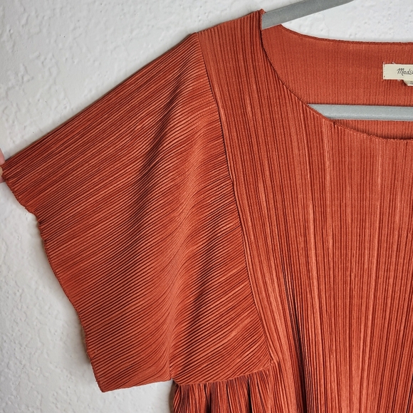 Madewell Texture and Thread Micropleat Top Size Medium Rust, Burnt Orange - Picture 3 of 10